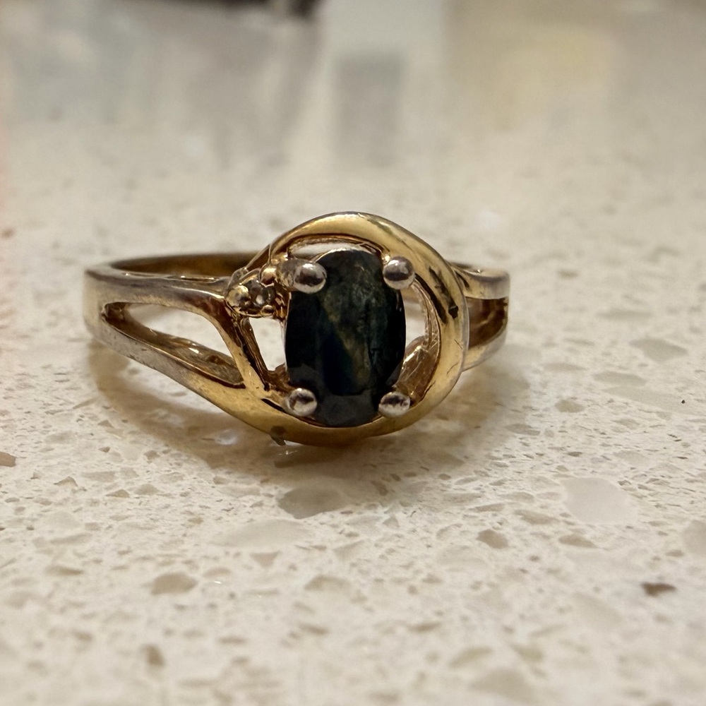 Gold Sapphire ring